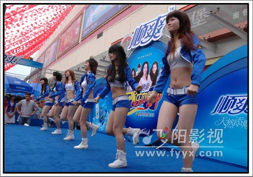 湖南卫视顺“欢乐向前冲”魏晨路演。（见面会摄像）(图4)