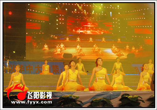 武汉毕业晚会摄像摄像 华科大”同歌同行“2011毕业晚会 “根叔”深情作诗送毕业生(图5)