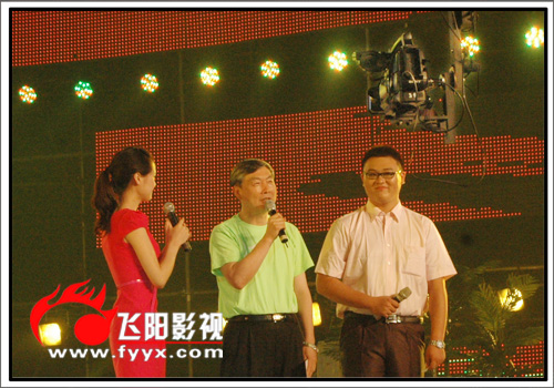 武汉毕业晚会摄像摄像 华科大”同歌同行“2011毕业晚会 “根叔”深情作诗送毕业生(图8)