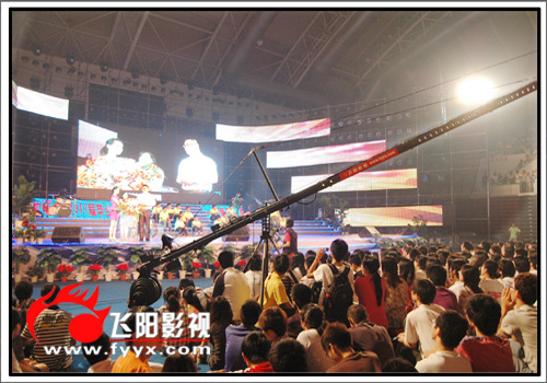 武汉毕业晚会摄像摄像 华科大”同歌同行“2011毕业晚会 “根叔”深情作诗送毕业生(图10)