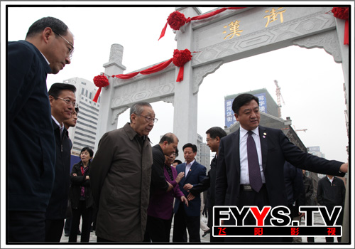 李岚清同志视察楚河汉街(图10)