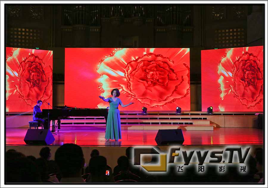武汉演唱会摄像拍摄 万达“悦享佳音 琴动全城”蔡琴音乐盛典暨SOHO新品发布会于琴台大剧院完美落幕!(图5) 武汉演唱会摄像拍摄 万达“悦享佳音 琴动全城”蔡琴音乐盛典暨SOHO新品发布会于琴台大剧院完美落幕!(图5)