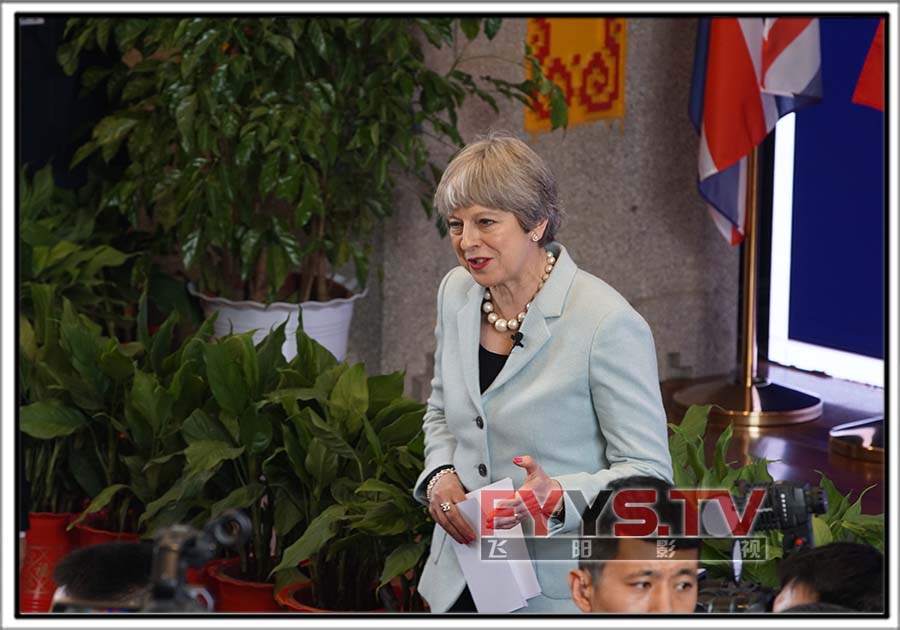 英国首相特雷莎·梅访问武汉大学,出席“灵动青春盛典”(图9) 英国首相特雷莎·梅访问武汉大学,出席“灵动青春盛典”(图9)