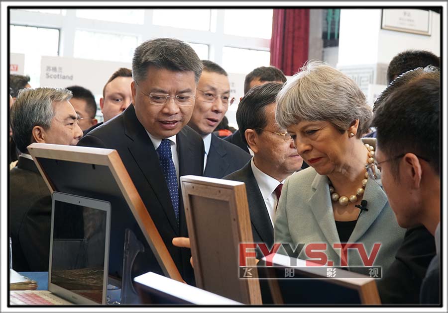 英国首相特雷莎·梅访问武汉大学,出席“灵动青春盛典”(图3) 英国首相特雷莎·梅访问武汉大学,出席“灵动青春盛典”(图3)