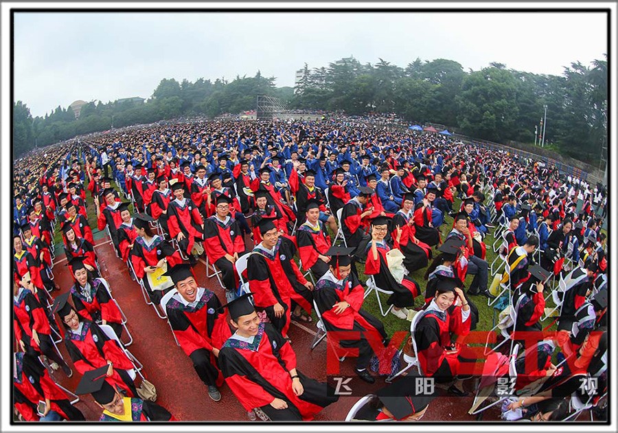 武汉大学2018毕业典礼--万人“拨穗”加冕(图8) 武汉大学2018毕业典礼--万人“拨穗”加冕(图8)