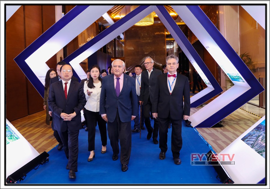 2018中外企业家光谷峰会(图4) 2018中外企业家光谷峰会(图4)
